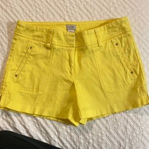 Cache size 4 yellow shorts